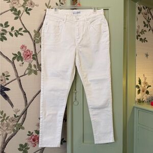 LOFT Women's White “The Skinny”Jeans ~ Never worn!